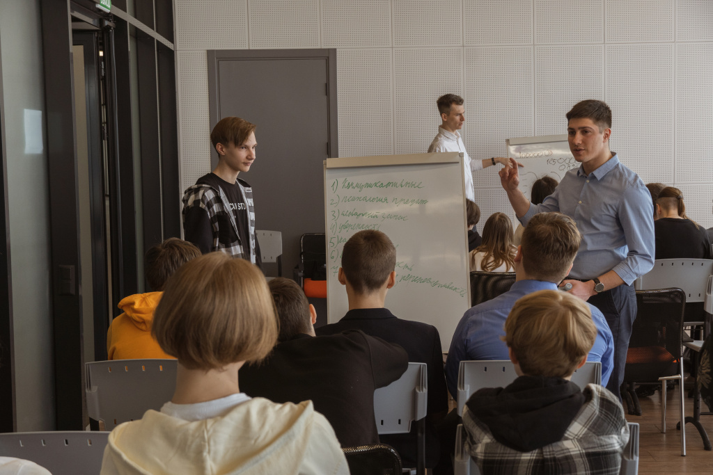 Новгородской молодежи рассказали, как войти в сферу бизнеса  и построить карьеру