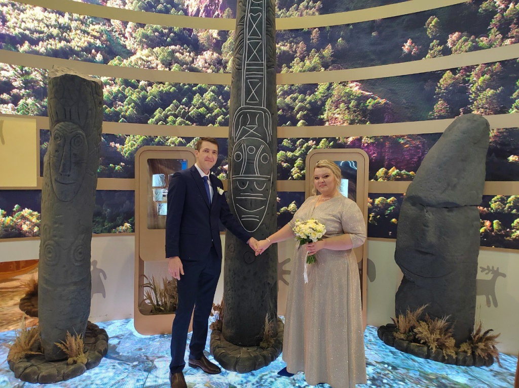 В День предпринимательства на выставке «Россия» пара из Хакасии зарегистрировала брак