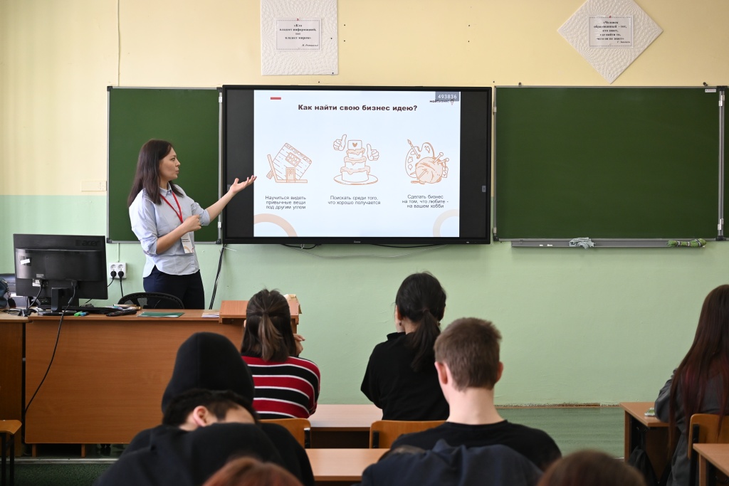 Студентам техникума в селе Камчатки рассказали об основах предпринимательской деятельности