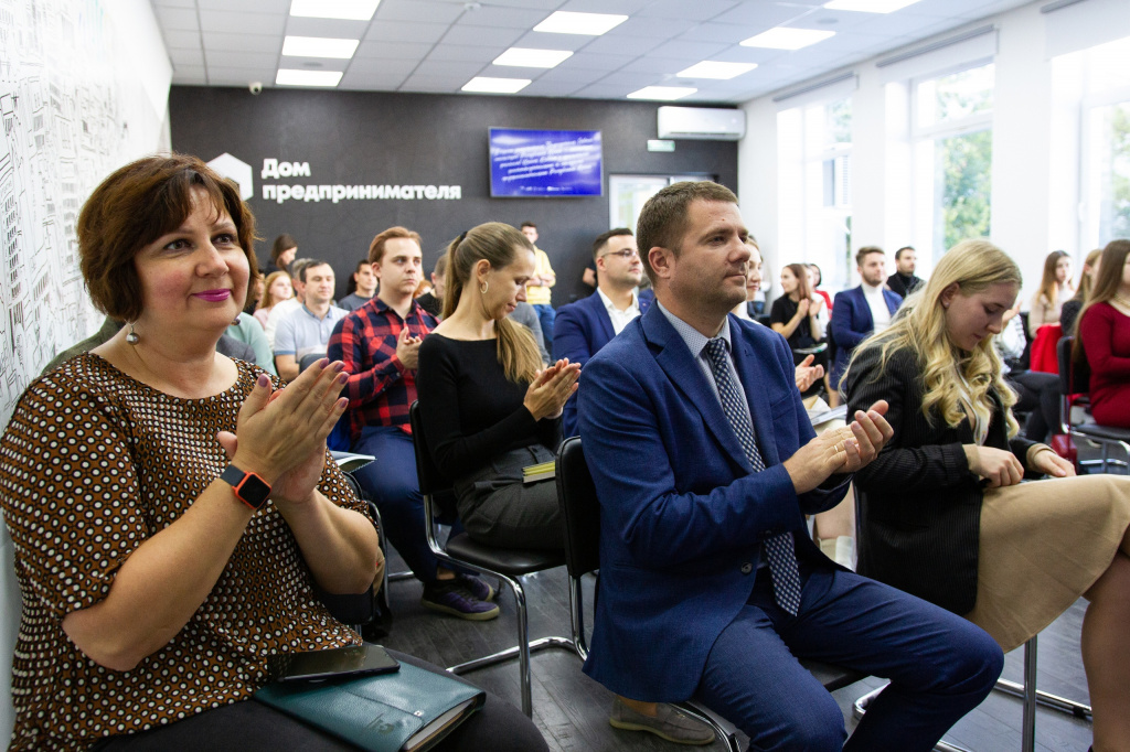 Вице-премьер Крыма встретилась с грантополучателями в центре «Мой бизнес»