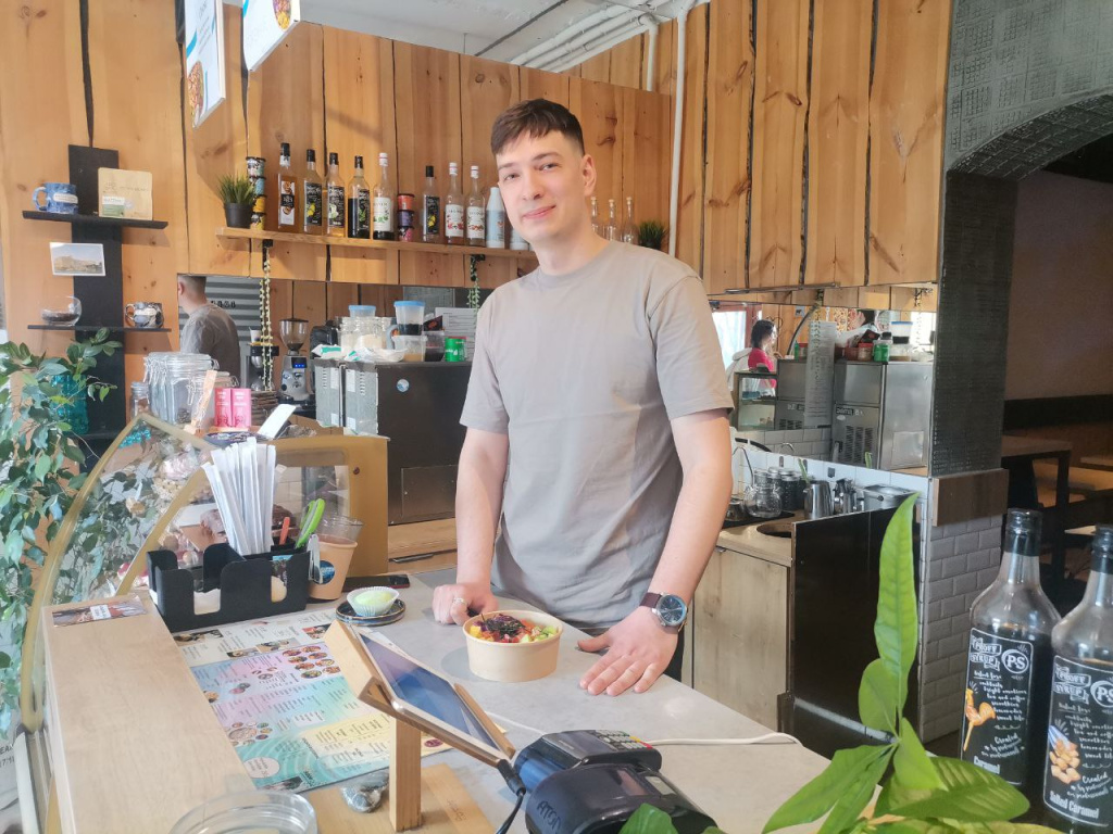Предприниматель открыл кафе в гавайском стиле в центре Хабаровска