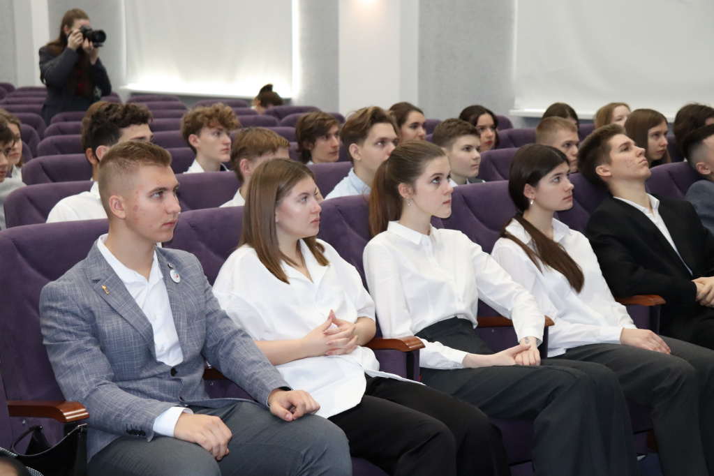 Более 300 школьников Ростова-на-Дону завершили обучающую программу «Хочу бизнес 2.0» 