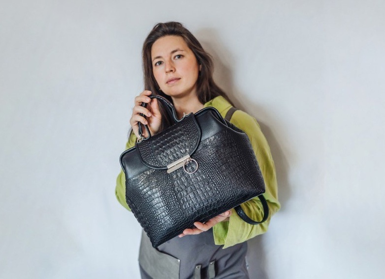 Как молодой маме из Хакасии удалось создать бренд кожаных сумок и аксессуаров