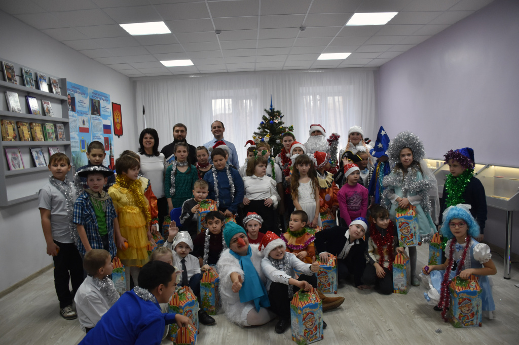 Саратовские дети получили подарки в рамках акции #МойбизнесПомогает