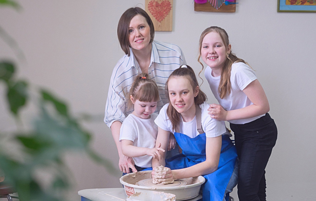 Бизнес в декрете: как жительница Хакасии стала владелицей собственной гончарной мастерской