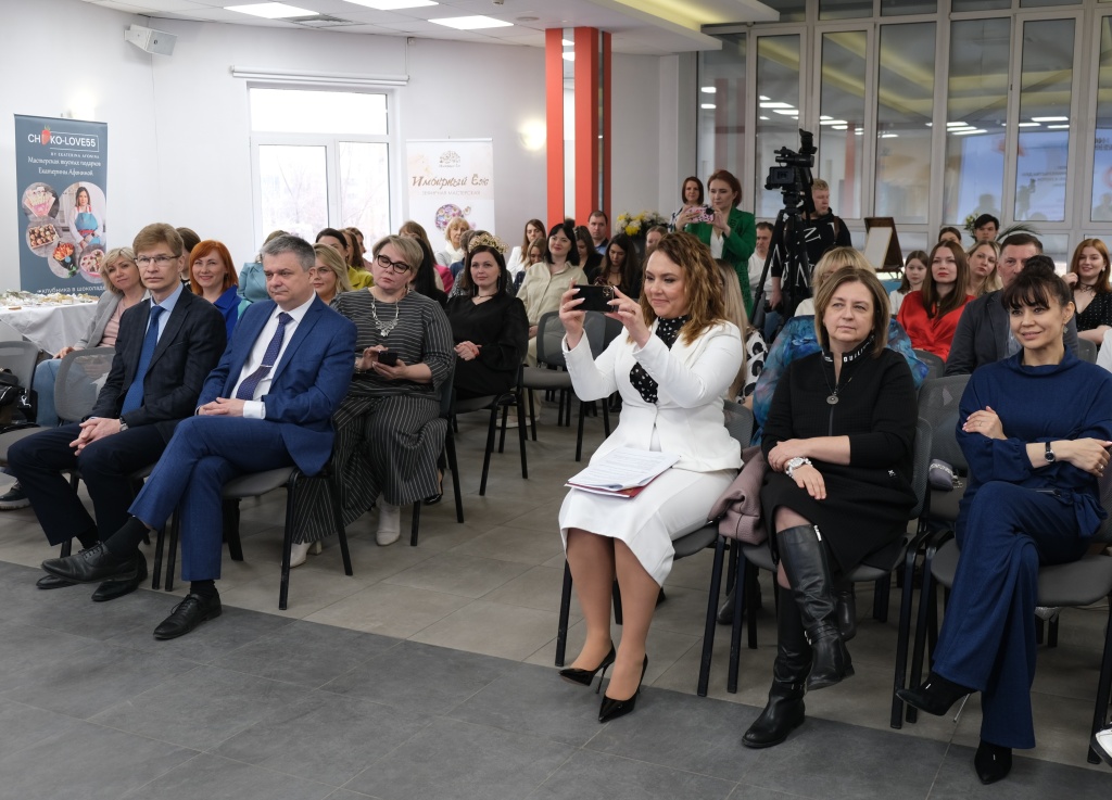 В Омске прошел пятый выпуск Школы бизнеса для самозанятых
