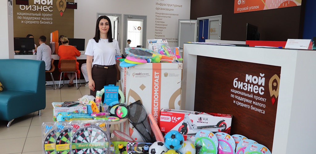 На Дону участники движения #МойбизнесПомогает собрали более 200 детских подарков для подопечных благотворительного фонда