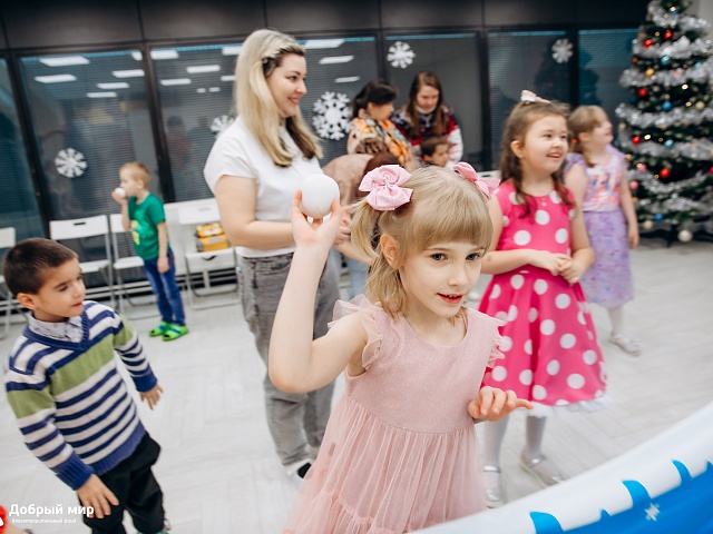 Подопечным благотворительного фонда передали подарки от предпринимателей Тверской области