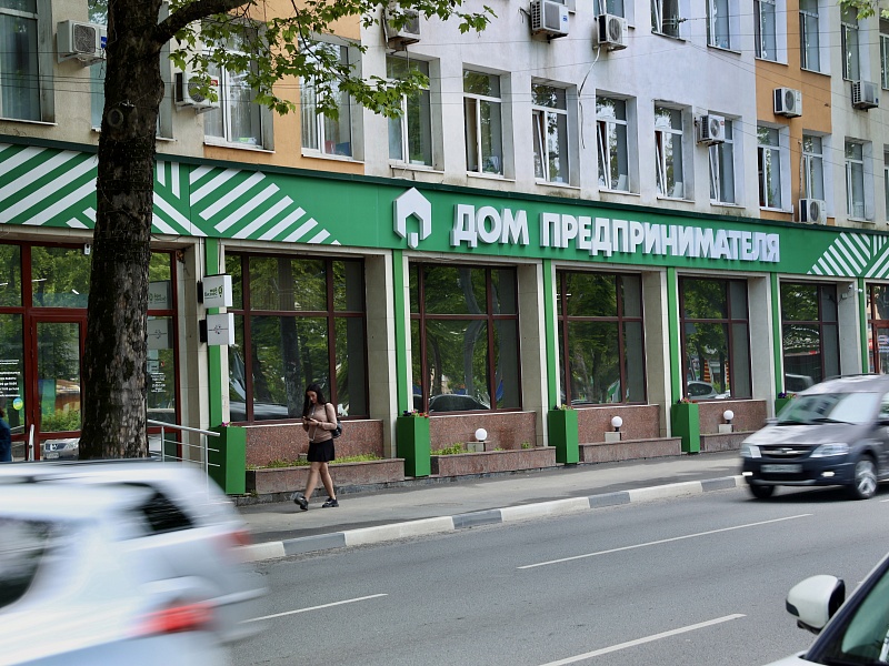 Реклама социального бизнеса появится на подъездах в городах Крыма