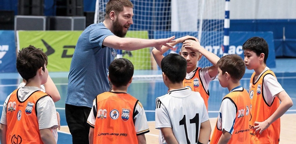 Как социальный предприниматель Данил Кравчук с господдержкой открыл 15 й футбольный филиал в Сургуте