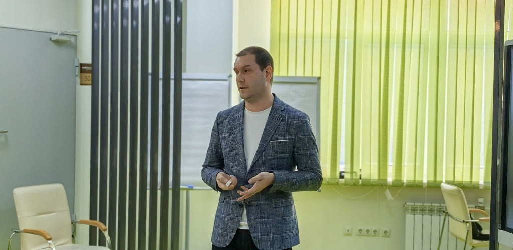 Резидент ИТ-площадки омского центра «Мой бизнес» начал геймифицировать завод